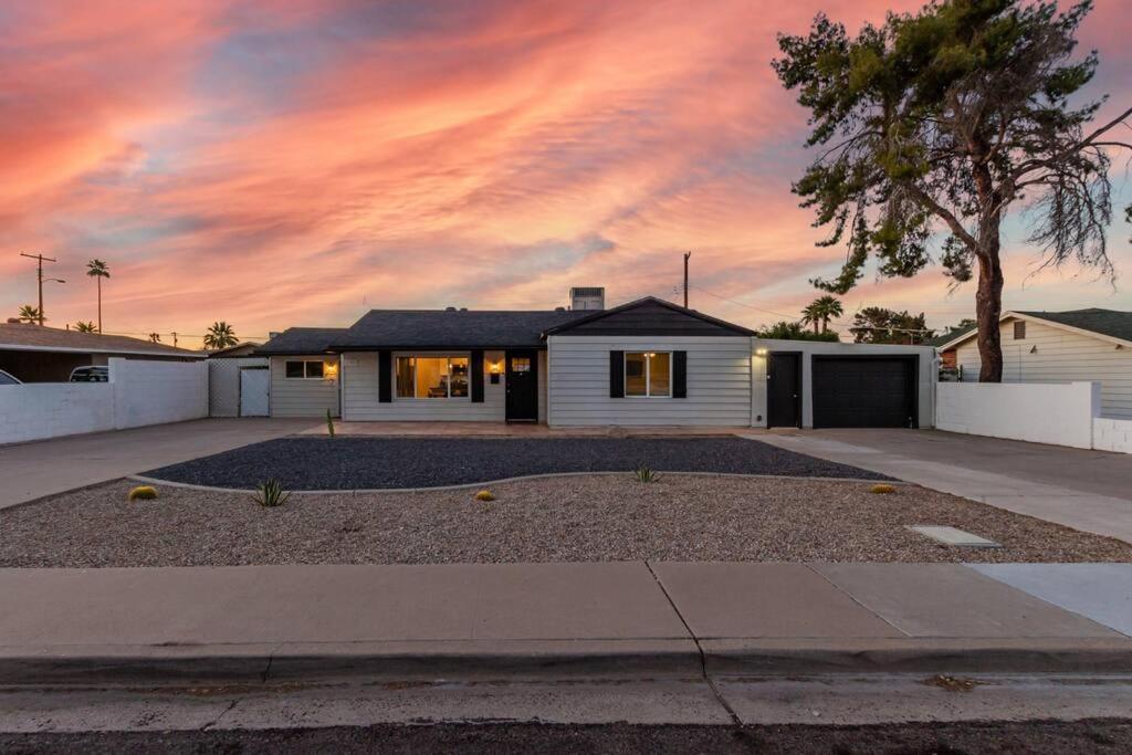 New Midtown Modern Studio With Backyard Феникс Экстерьер фото