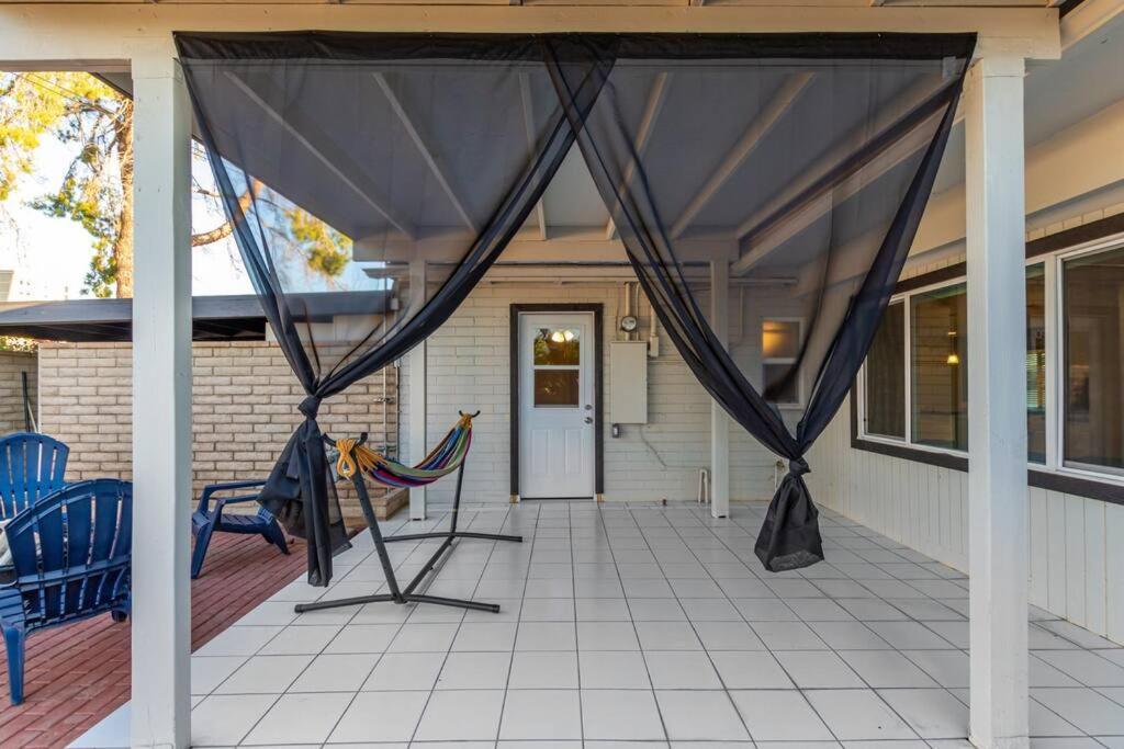 New Midtown Modern Studio With Backyard Феникс Экстерьер фото