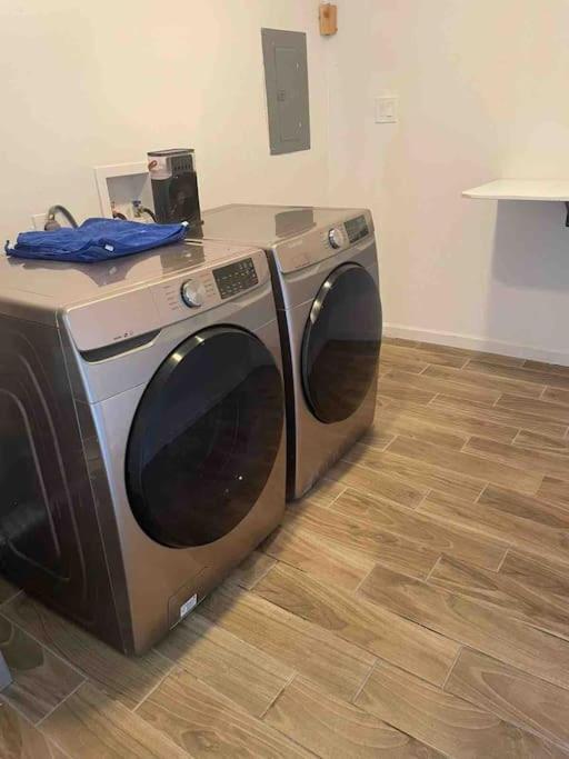 New Midtown Modern Studio With Backyard Феникс Экстерьер фото