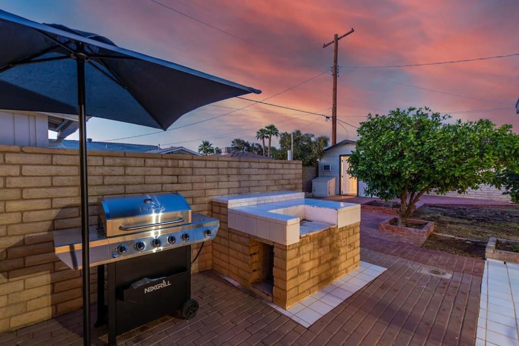 New Midtown Modern Studio With Backyard Феникс Экстерьер фото