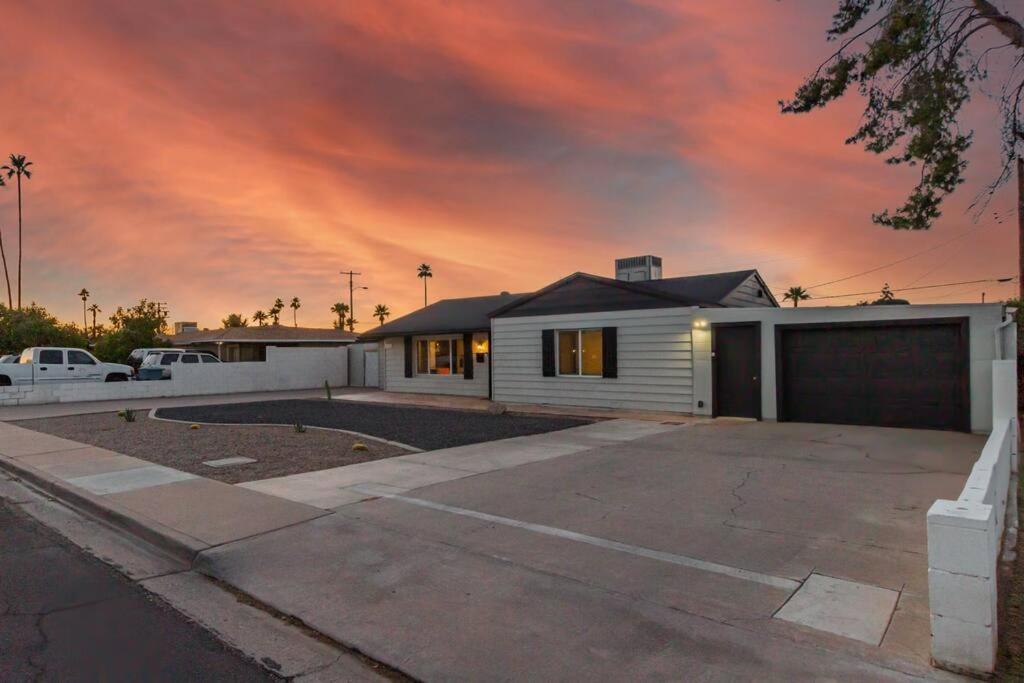New Midtown Modern Studio With Backyard Феникс Экстерьер фото