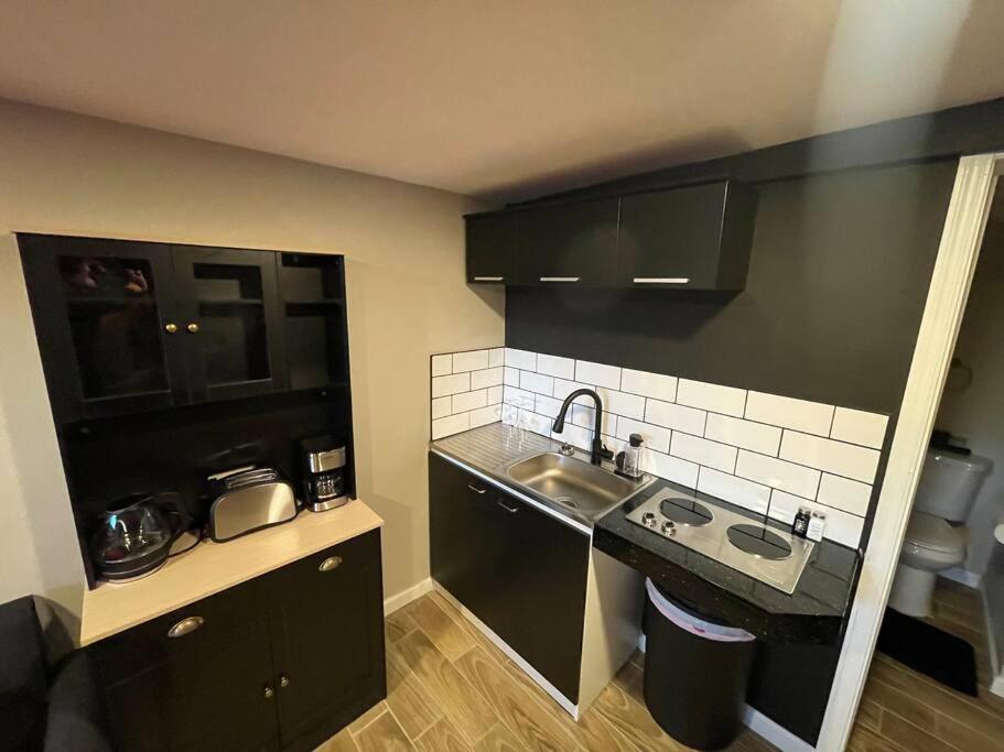 New Midtown Modern Studio With Backyard Феникс Экстерьер фото